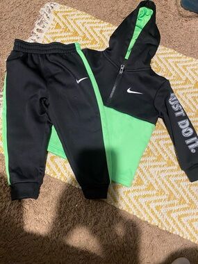 Nike Black Dri-FIT Infant Sweatshirt and Joggers EUC
